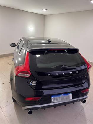 VOLVO V40 2.0 T5 R DESIGN TURBO GASOLINA 4P AUTOMÁTICO